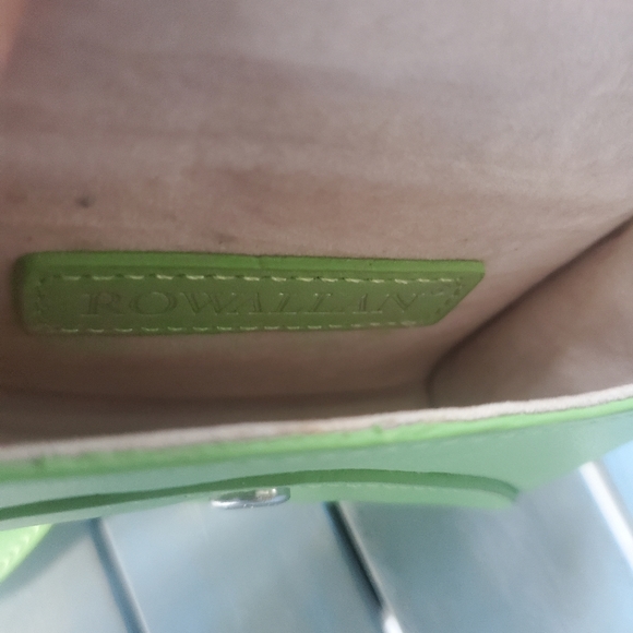 ROWALLAN OF SCOTLAND Leather Wristlet/Small Wallet Mini Bag Light Green - Picture 3 of 4